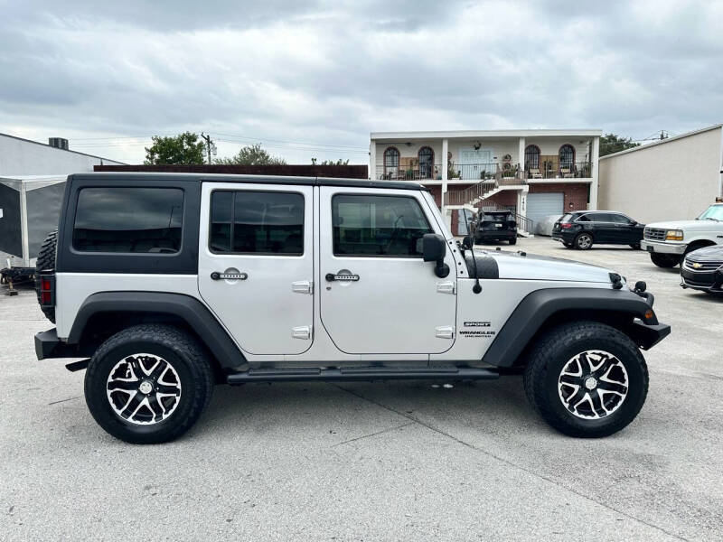 2011 Jeep Wrangler Unlimited Sport photo 9