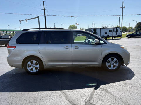 2011 Toyota Sienna LE 8-Passenger