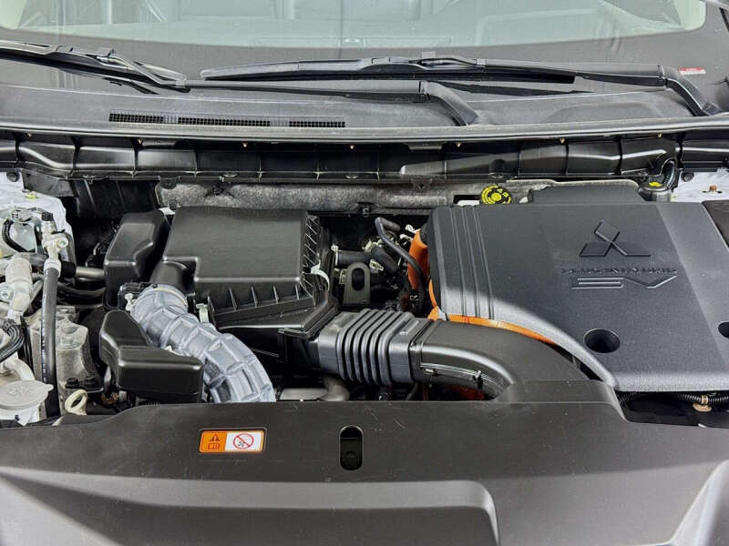 2023 Mitsubishi Outlander PHEV SE