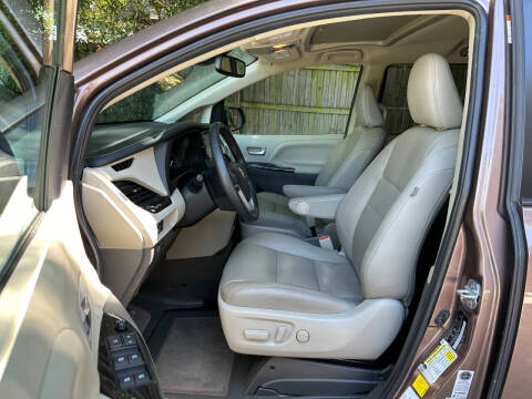 2020 Toyota Sienna XLE Premium 8-Passenger