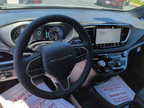2027 Chrysler Pacifica Select