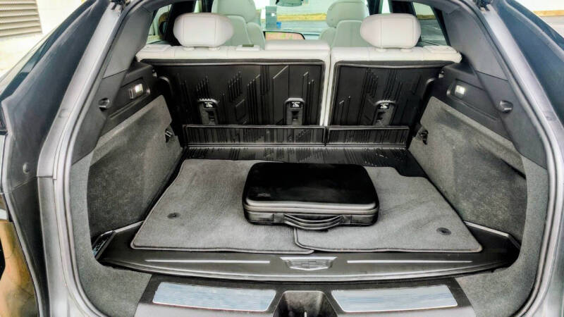 2024 Cadillac LYRIQ Luxury 1