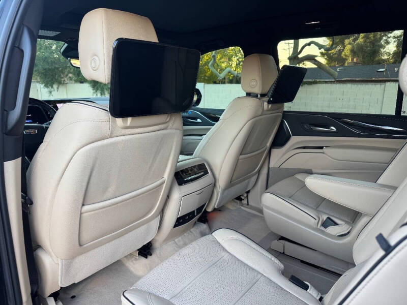 2024 Cadillac Escalade ESV Premium Luxury