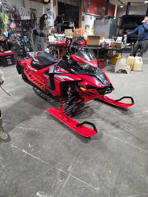2022 Lynx 850 RAVE RE