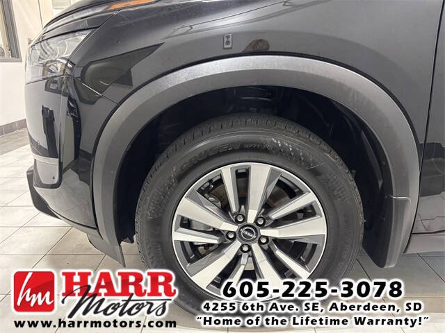 2024 Nissan Pathfinder SL