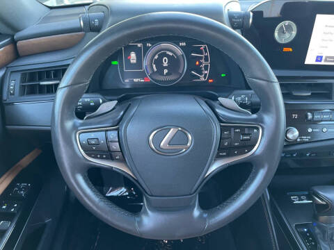 2025 Lexus ES 300h