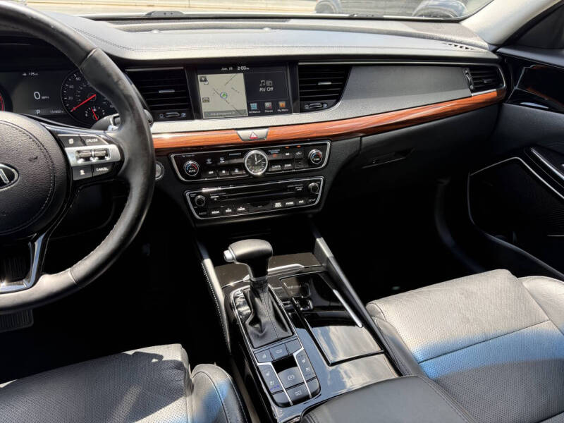 2017 Kia Cadenza Technology