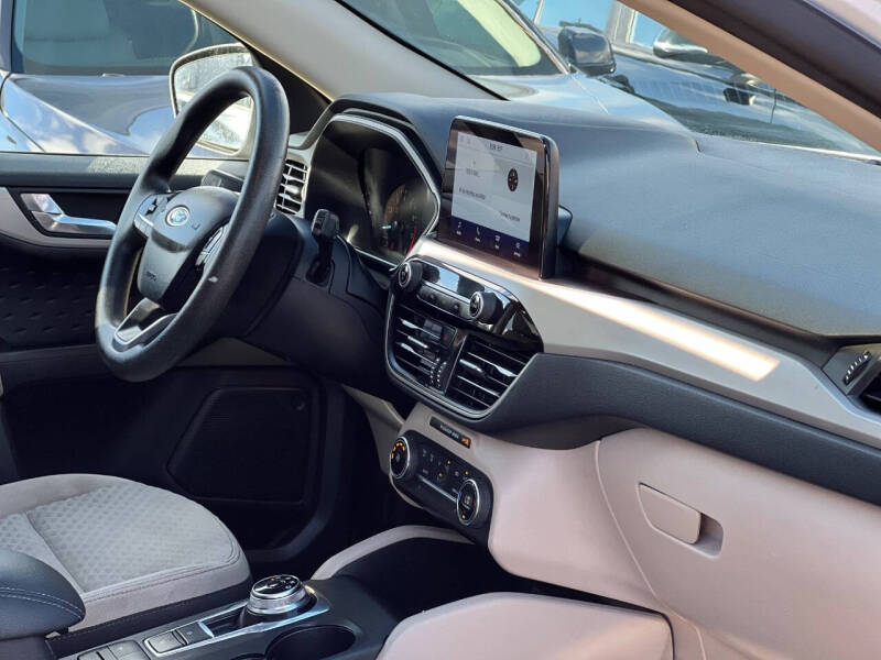 2020 Ford Escape SE