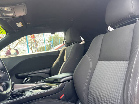 2021 Dodge Challenger SXT
