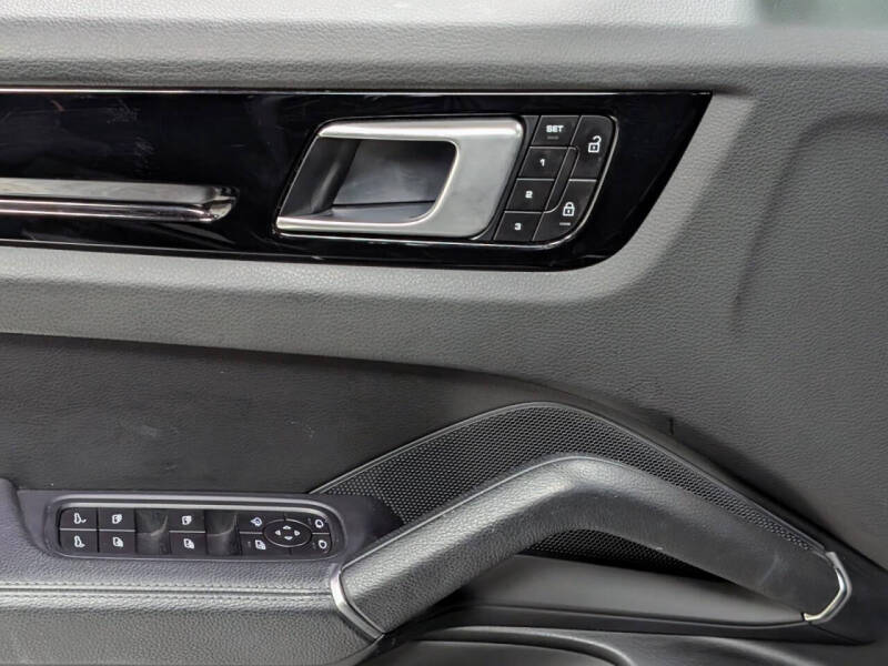 2022 Porsche Cayenne Platinum Edition