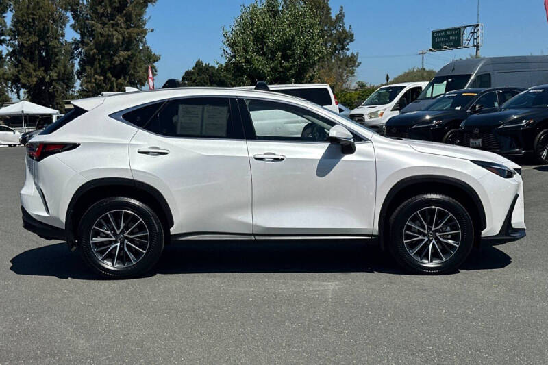 2025 Lexus NX 350h Premium