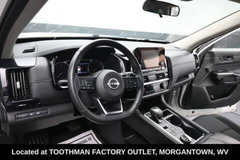 2025 Nissan Pathfinder SV