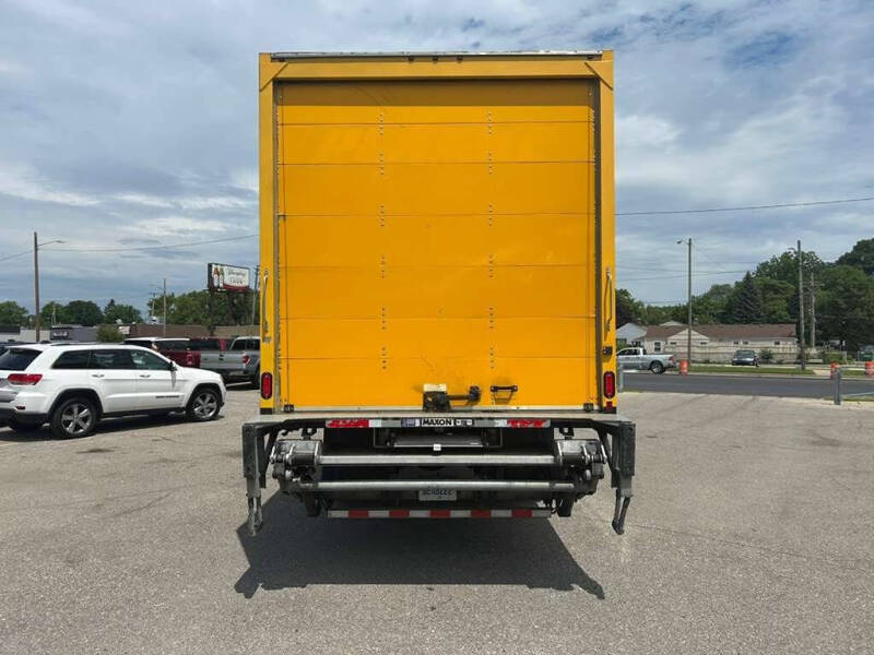 2020 Freightliner M2 106