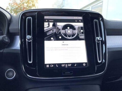 2025 Volvo XC40 B5 Core Bright Theme