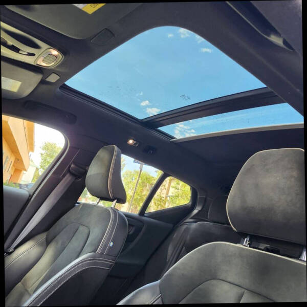 2022 Volvo XC40 T5 R-Design