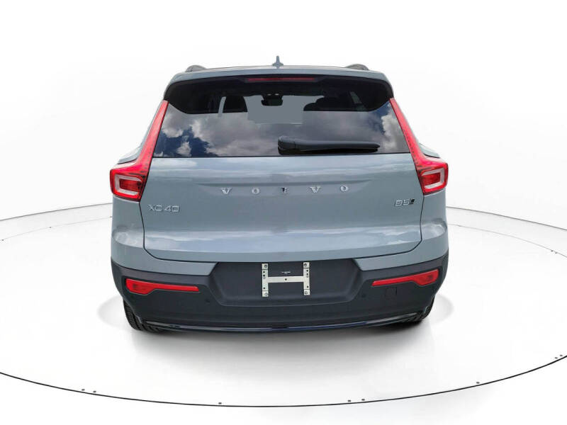 2026 Volvo XC40 B5 Plus