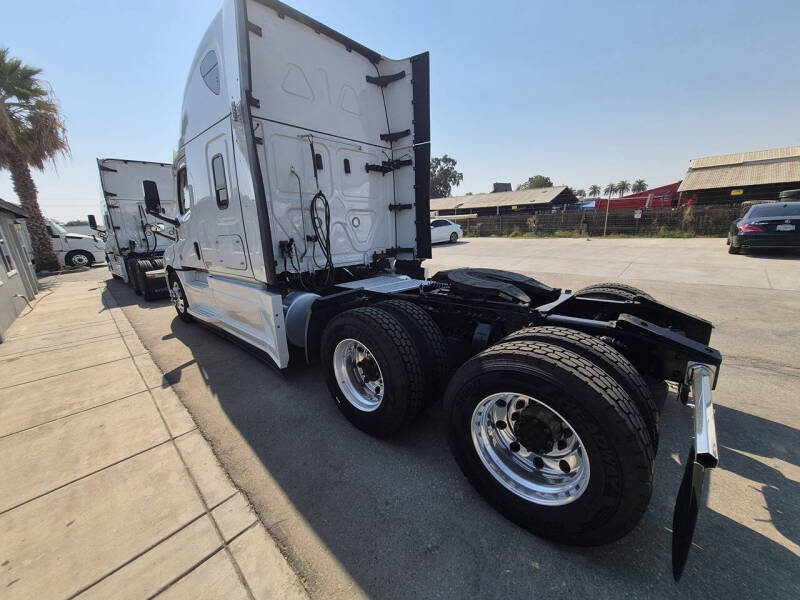 2024 Freightliner Cascadia