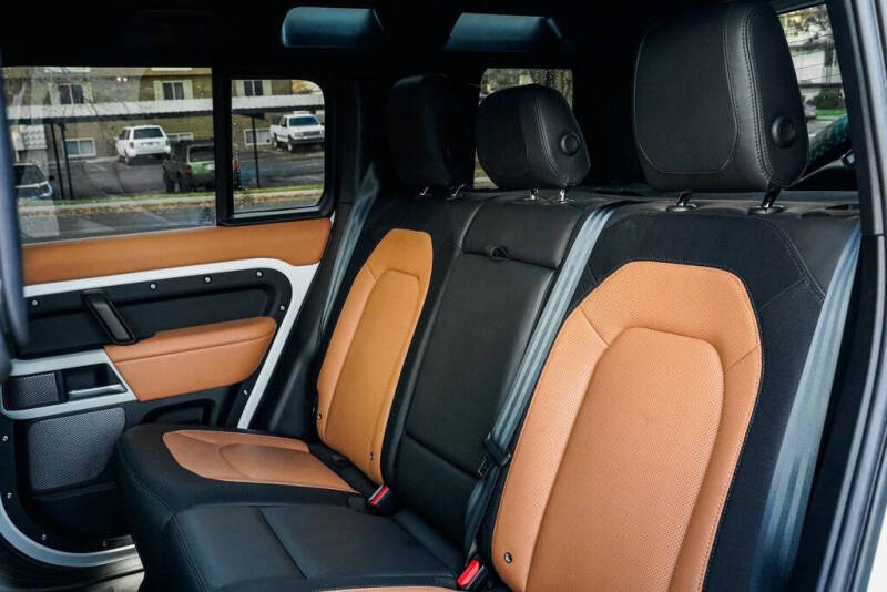 2024 Land Rover Defender 110 P400 X-Dynamic SE