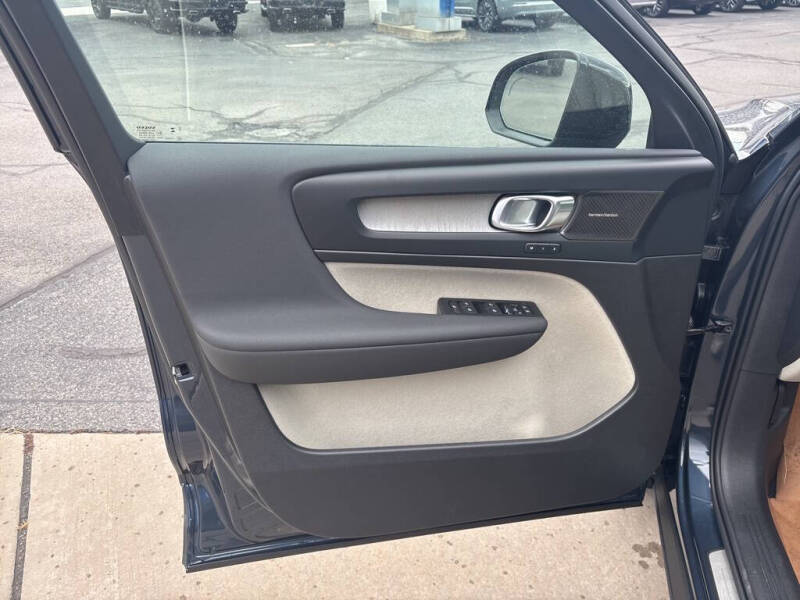 2026 Volvo XC40 B5 Plus