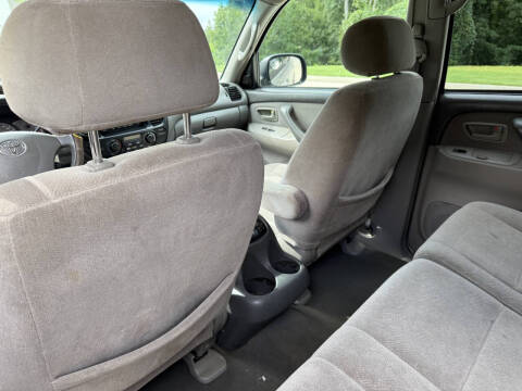 2004 Toyota Sequoia SR5