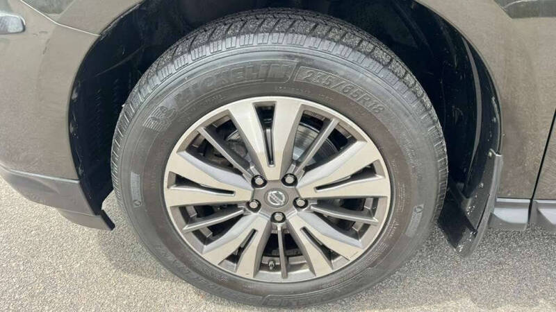 2017 Nissan Pathfinder SL