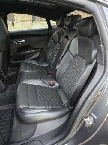 2022 Audi e-tron GT quattro Premium Plus