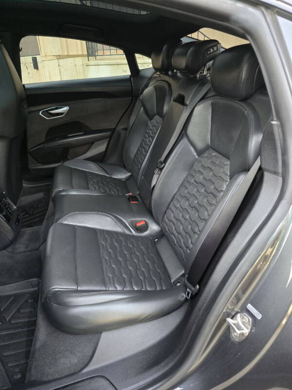 2022 Audi e-tron GT quattro Premium Plus