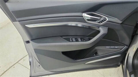 2022 Audi e-tron quattro Premium Plus