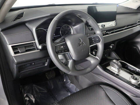 2026 Mitsubishi Outlander ES