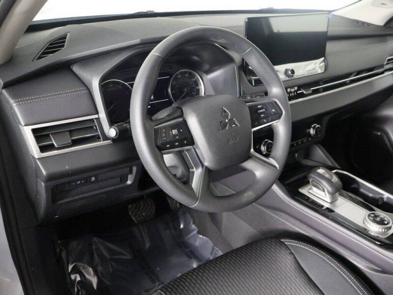2026 Mitsubishi Outlander ES