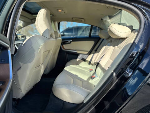 2018 Volvo S60 T5 Inscription Platinum