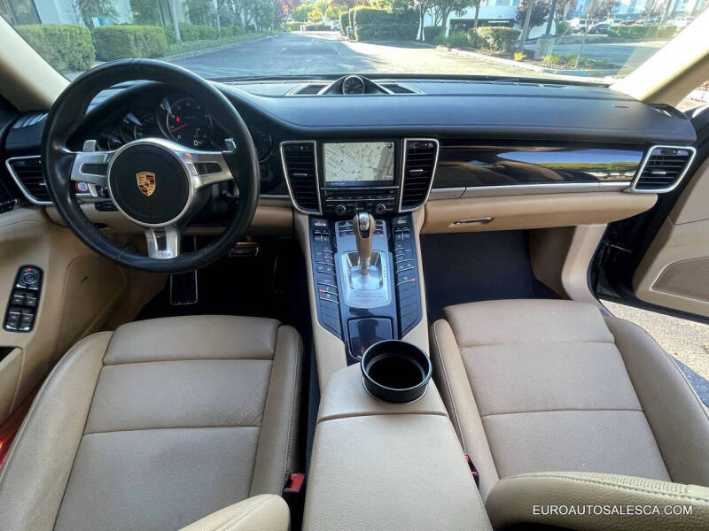 2016 Porsche Panamera 4 Edition