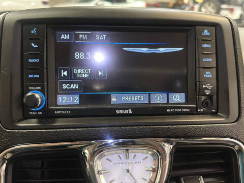 2014 Chrysler Town and Country Touring-L