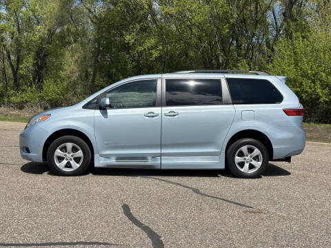 2015 Toyota Sienna LE Mobility 7-Passenger