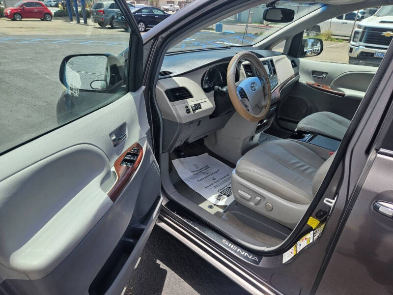2013 Toyota Sienna XLE 8-Passenger