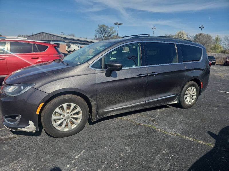 2017 Chrysler Pacifica Touring-L