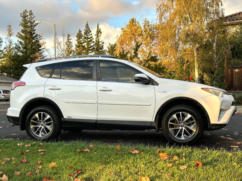 2017 Toyota RAV4 Hybrid XLE