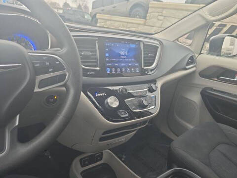 2017 Chrysler Pacifica Touring-L