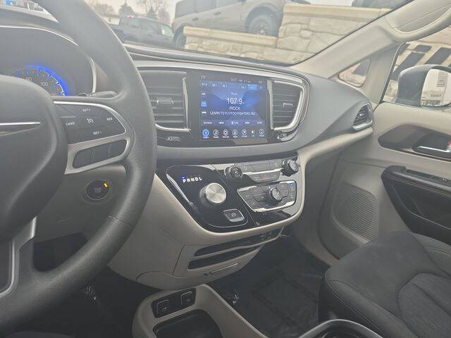 2017 Chrysler Pacifica Touring-L