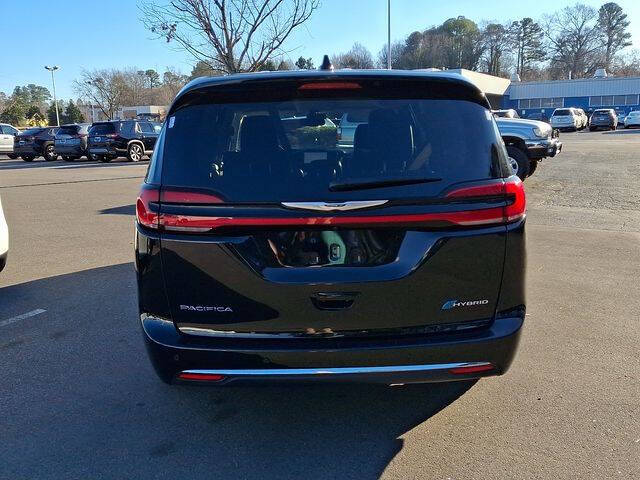 2024 Chrysler Pacifica Plug-In Hybrid Select