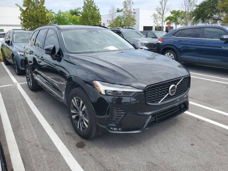2024 Volvo XC60 B5 Core Dark Theme