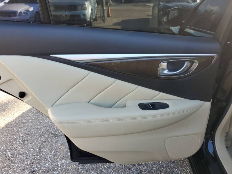 2015 Infiniti Q50 Premium