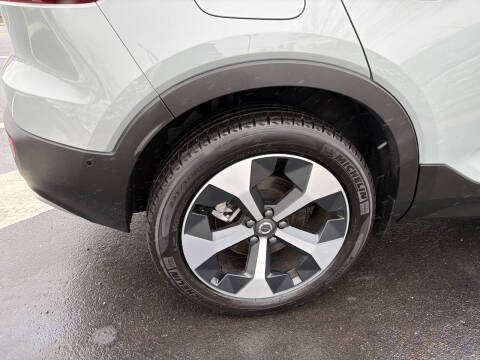 2025 Volvo XC40 B5 Plus Bright Theme