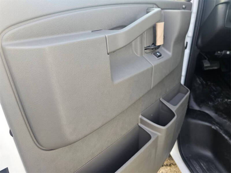 2025 Chevrolet Express 2500