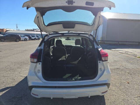 2023 Nissan Kicks SR