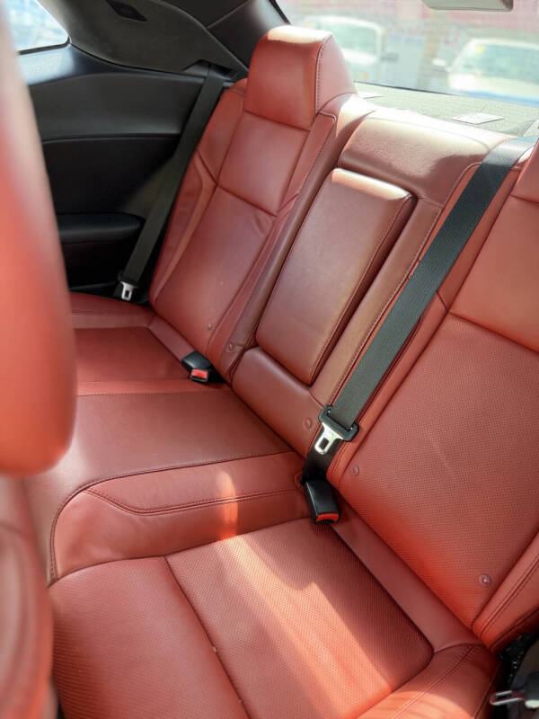 2015 Dodge Challenger SXT Plus