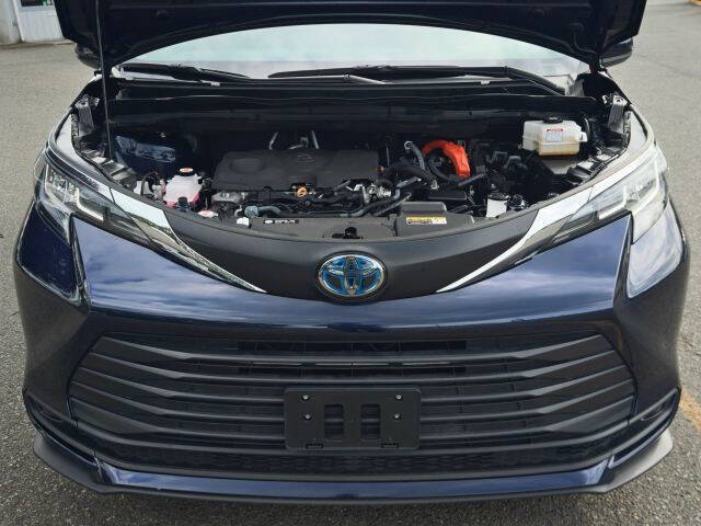 2023 Toyota Sienna LE 8-Passenger