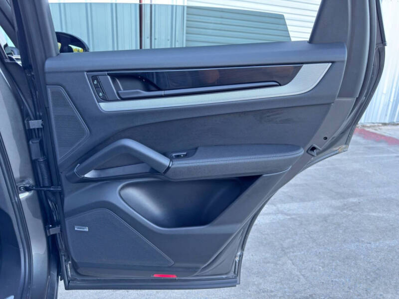 2024 Porsche Cayenne S