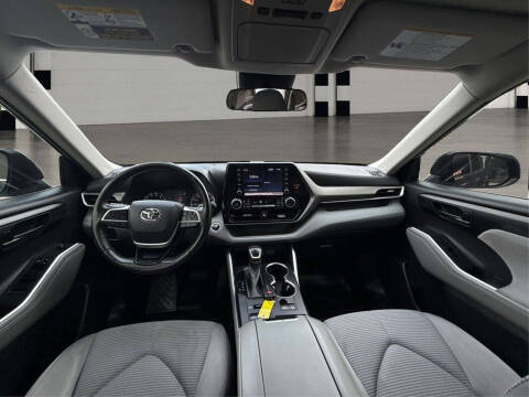 2022 Toyota Highlander LE