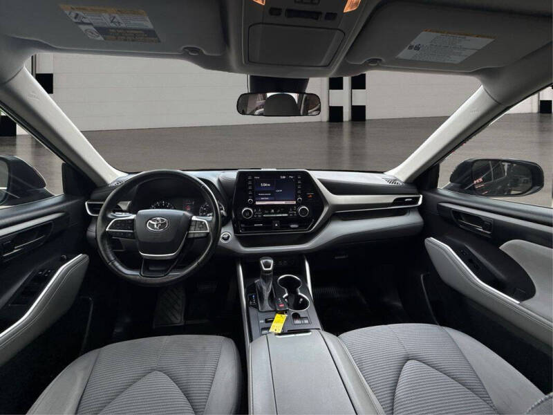 2022 Toyota Highlander LE